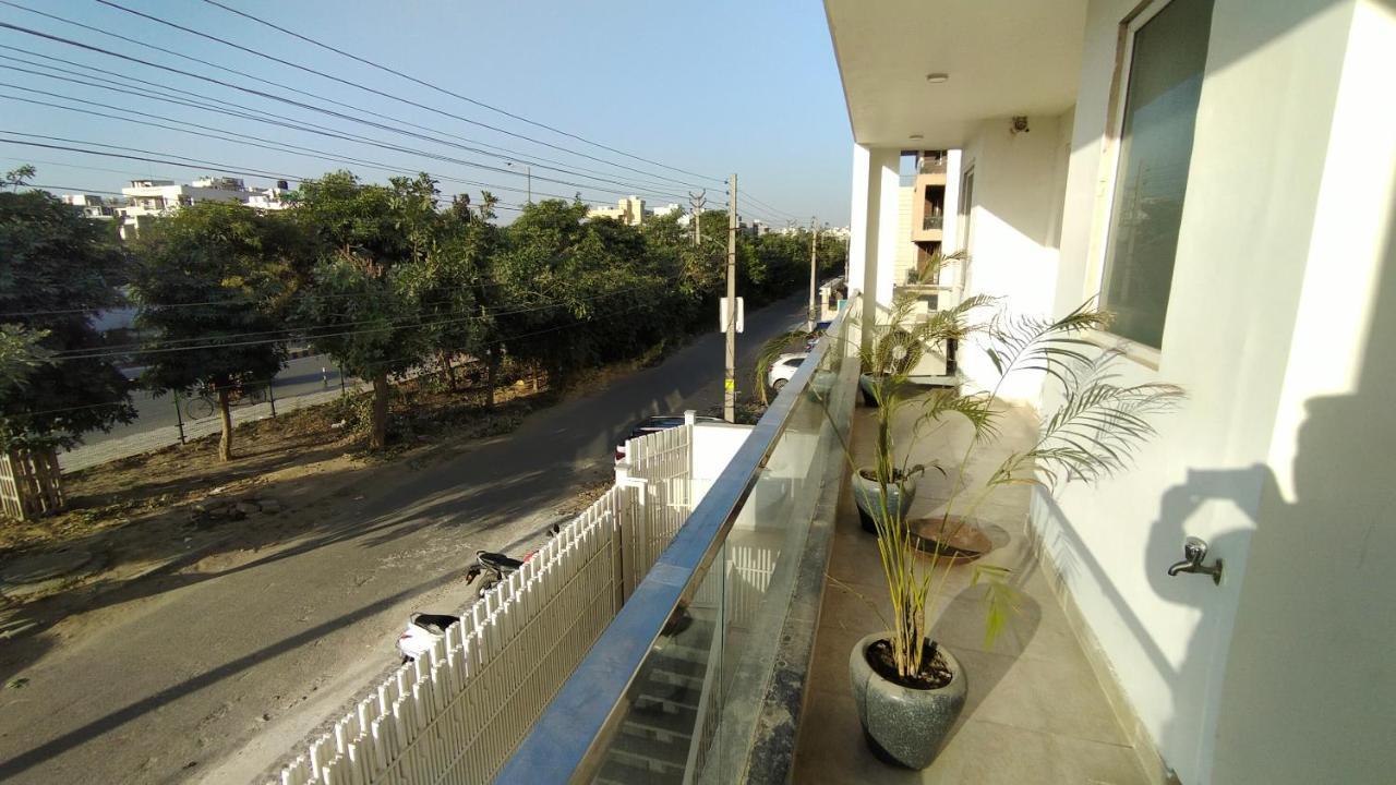 גורגאון Saltstayz Sector 52 - Ardee City Mall מראה חיצוני תמונה
